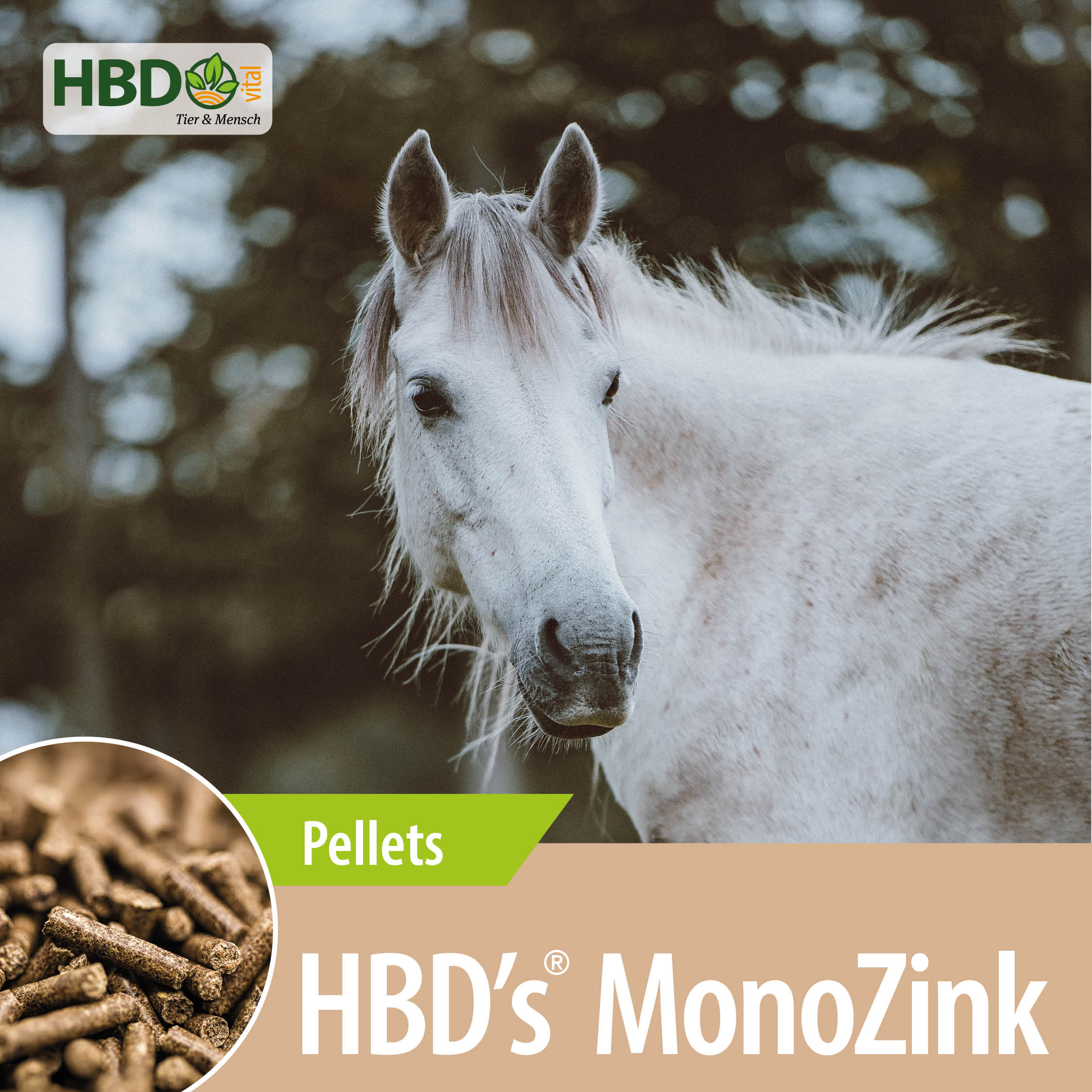 Shopbild für HBD’s Mono Zink - Das Bild zeigt den Produktnamen HBD’s MonoZink sowie den Hinweis, dass es sich um Pellets handelt. Ein weißes Pferd ist zu sehen.