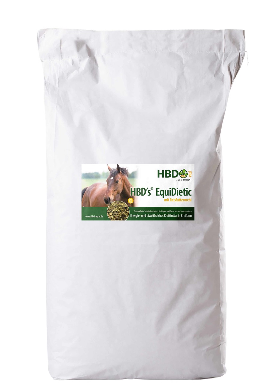 Foto des Futtersacks für HBD’s EquiDietic mit Resifuttermehl- Ein hellbrauner Futtersack mit dem Etikett von HBD’s EquiDietic mit Reis ist zu sehen.