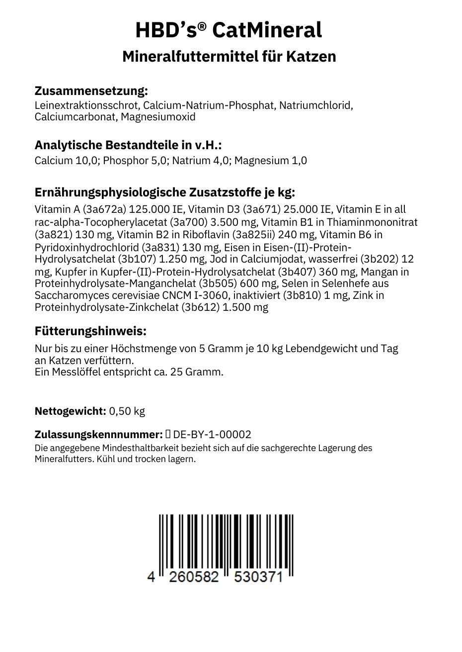 Ein schwarz-weißes Etikett mit der Zusammensetzung und dem Fütterungshinweis von CatMineral dem Mineralfutter für Katzen 0,50 kg