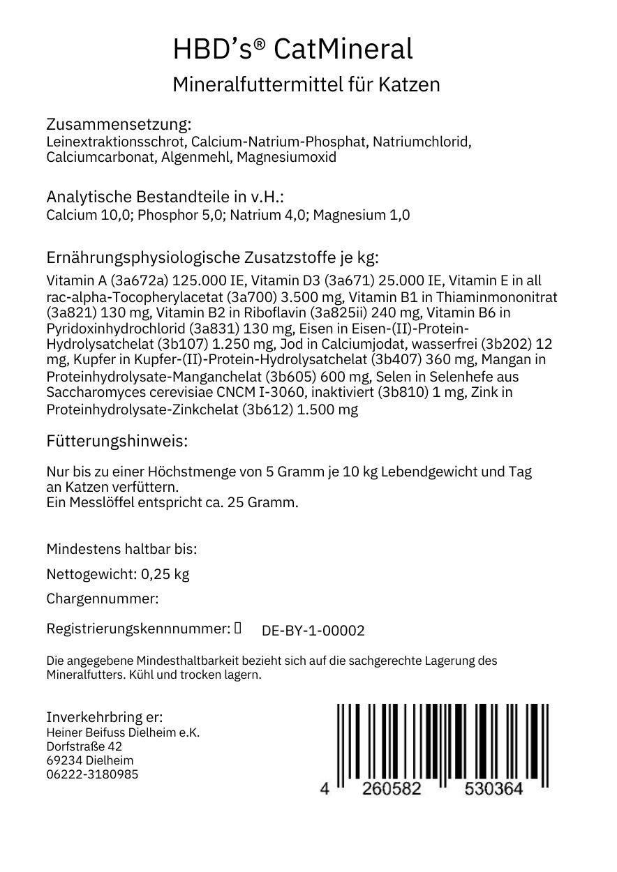 Ein schwarz-weißes Etikett mit der Zusammensetzung und dem Fütterungshinweis von CatMineral dem Mineralfutter für Katzen 0,25 kg