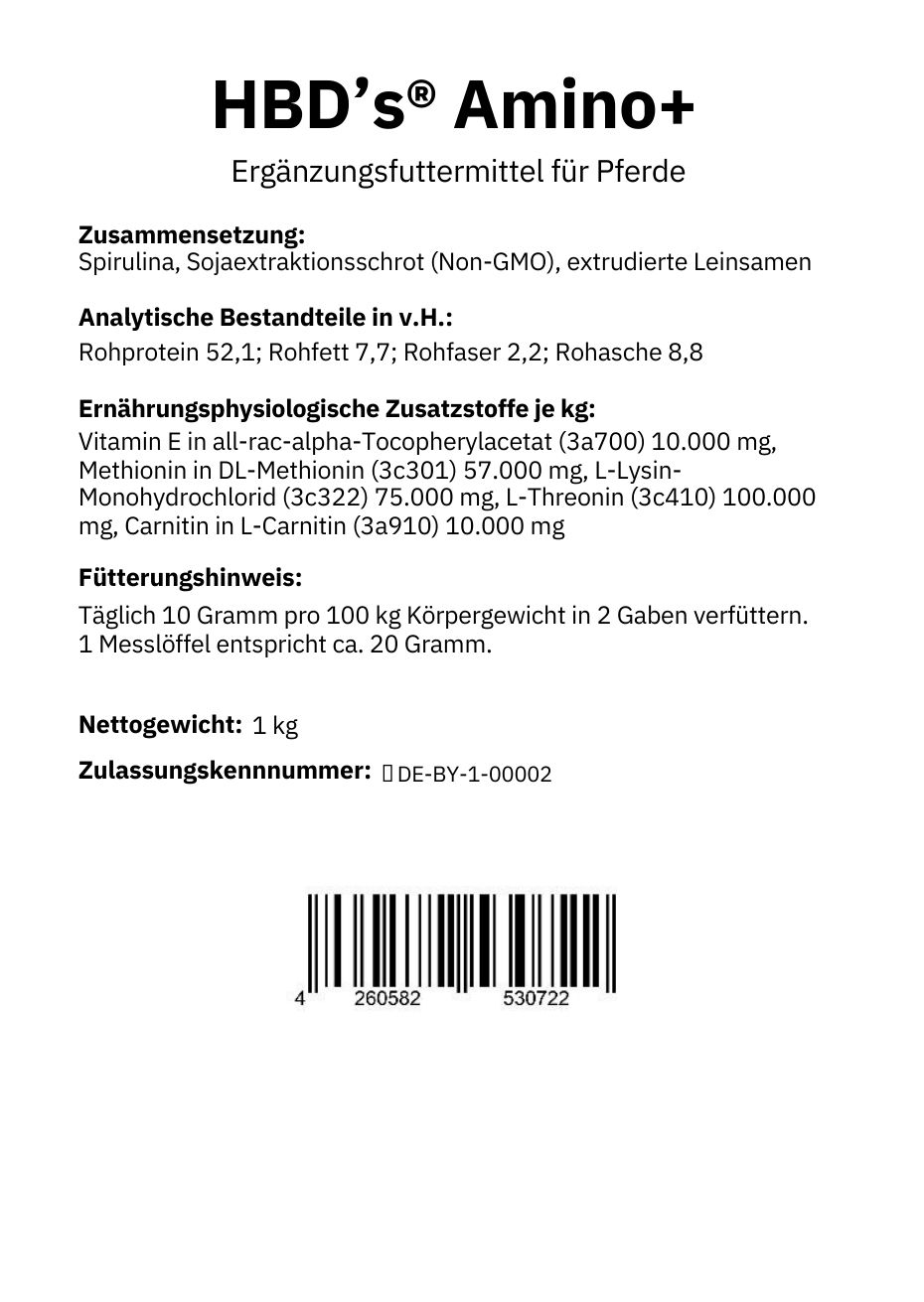 Ein schwarz/weißes Etikett von HBDs Amino+ 1kg, essentielle Aminosäuren für Pferde, mit Angaben zur Zusamennsetzung und dem Fütterungshinweis.